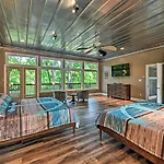 Lake Barkley Home Private Dock, Kayaks, Fire Pit!