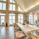Spacious Lakefront Kentucky Home Rental!