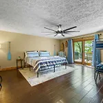 Lake Views-Dock-Fish-Jacuzzi-Boat Rental Service