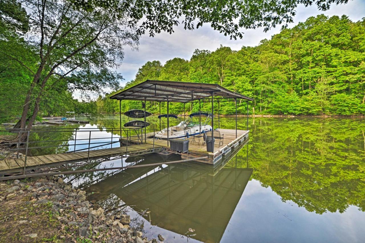 Barkley Private Dock, Kayaks, Fire Pit! Holiday home