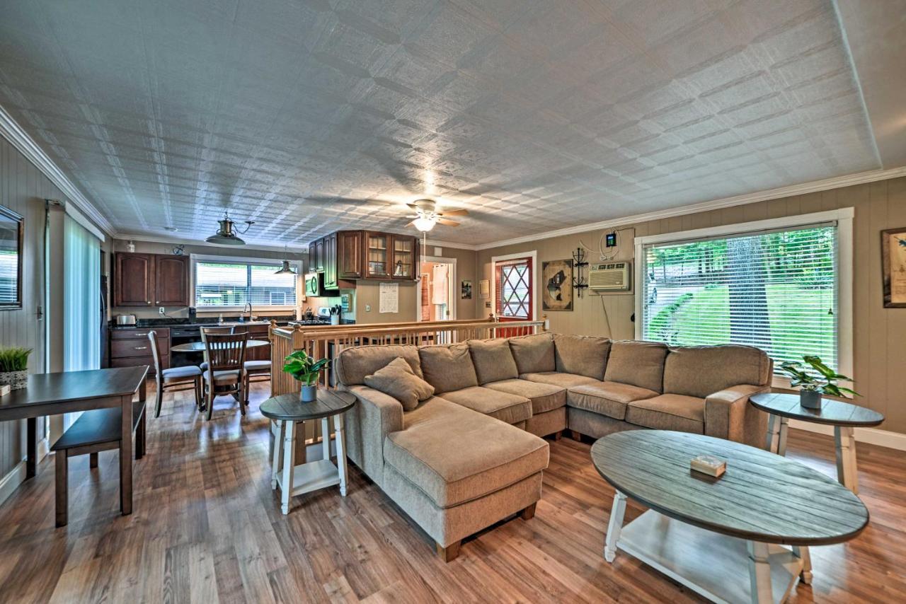 Barkley Private Dock, Kayaks, Fire Pit! Holiday home *