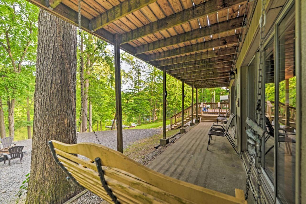 Barkley Private Dock, Kayaks, Fire Pit! Holiday home