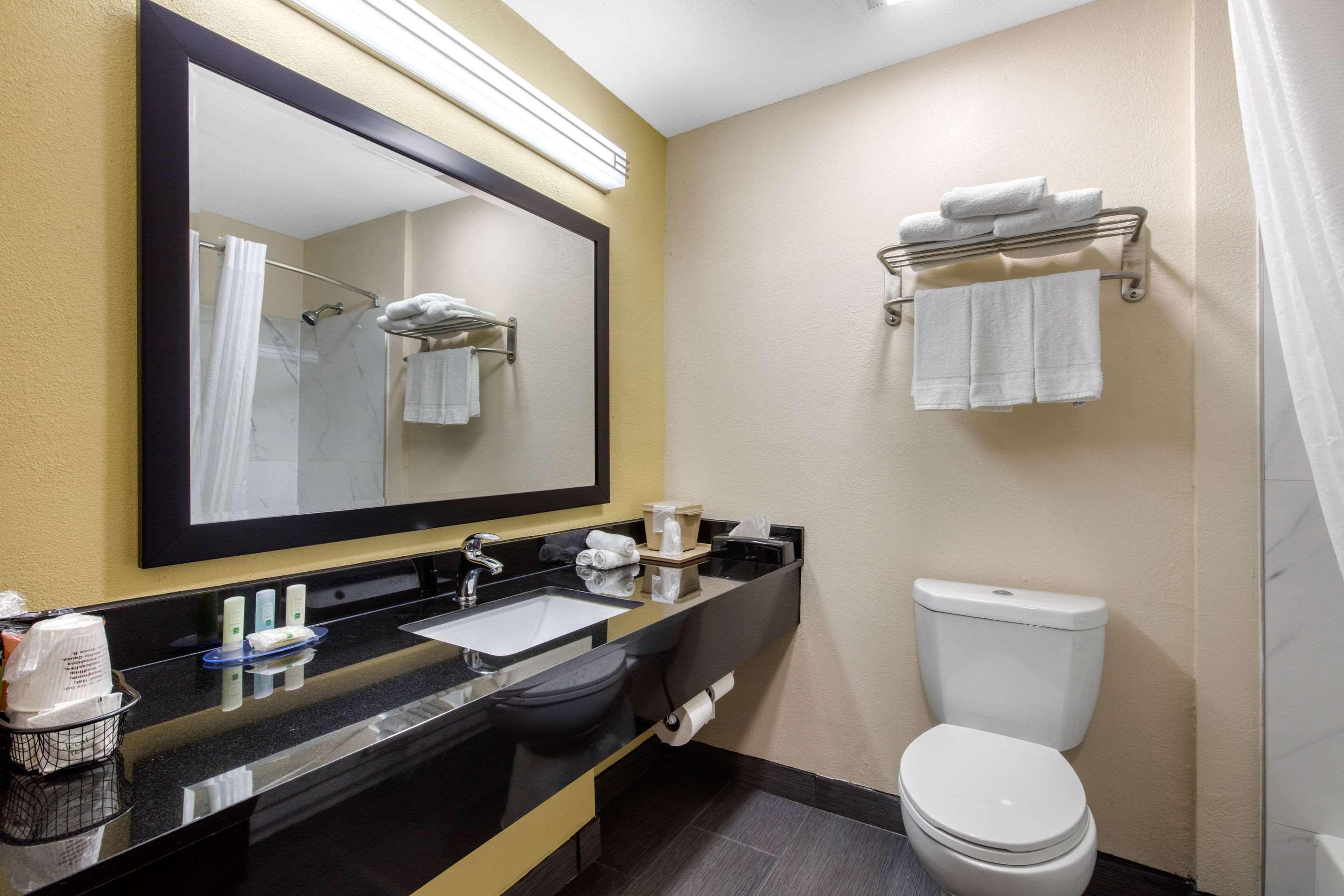 Quality Inn 2*