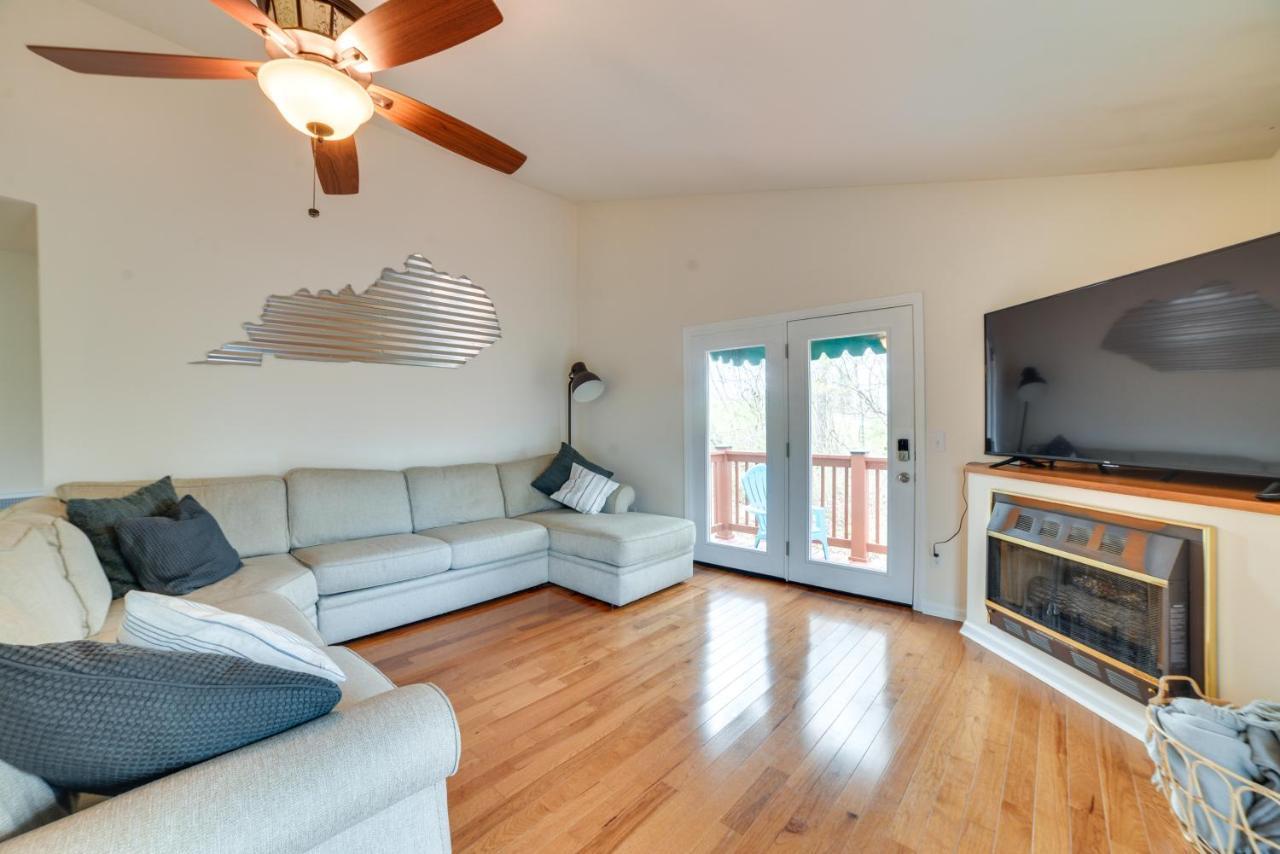 Abode With Decks, Fire Pit, And Access Cadiz