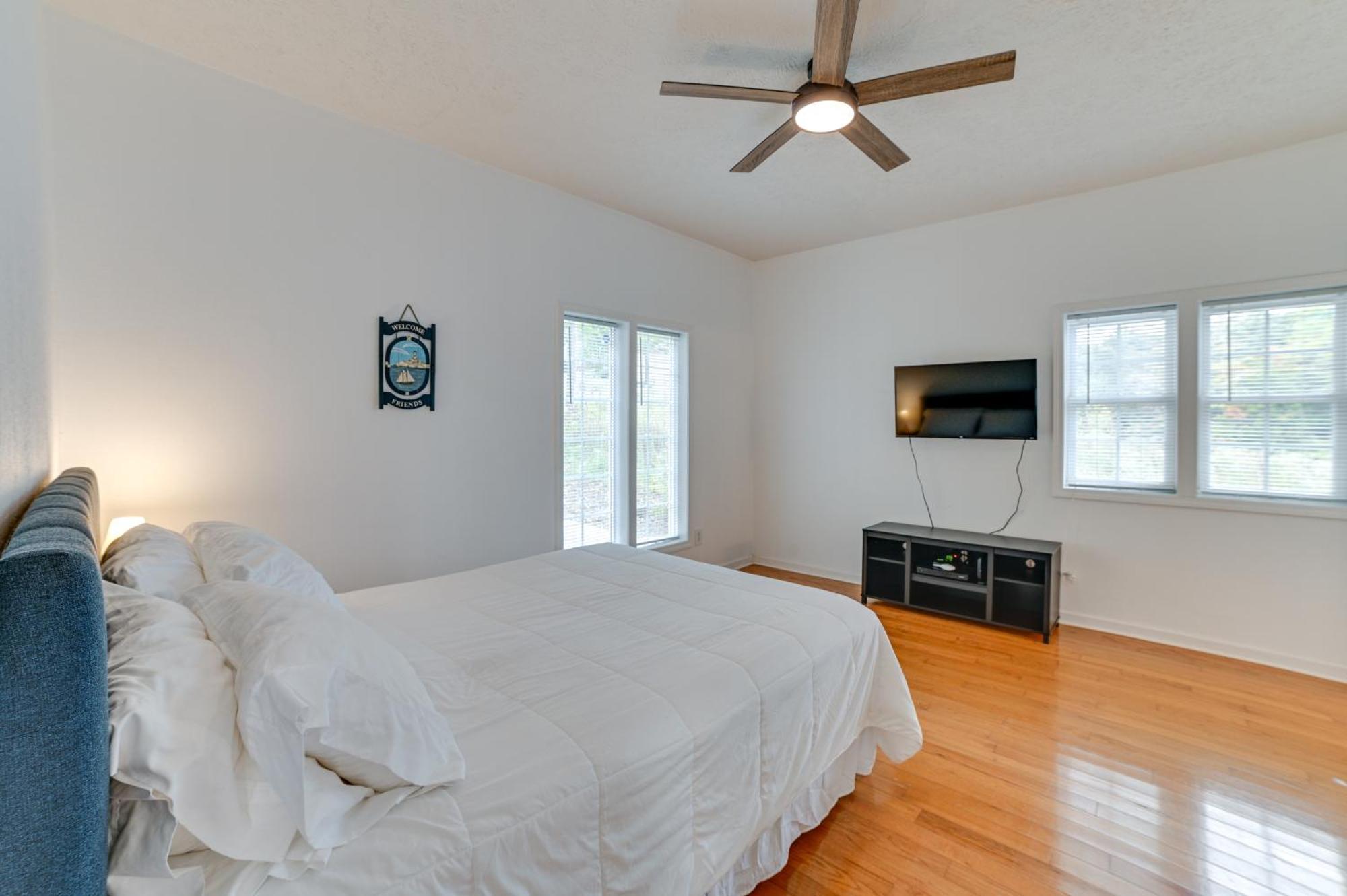 Family-friendly Escape With Deep Water Dock! Holiday home *