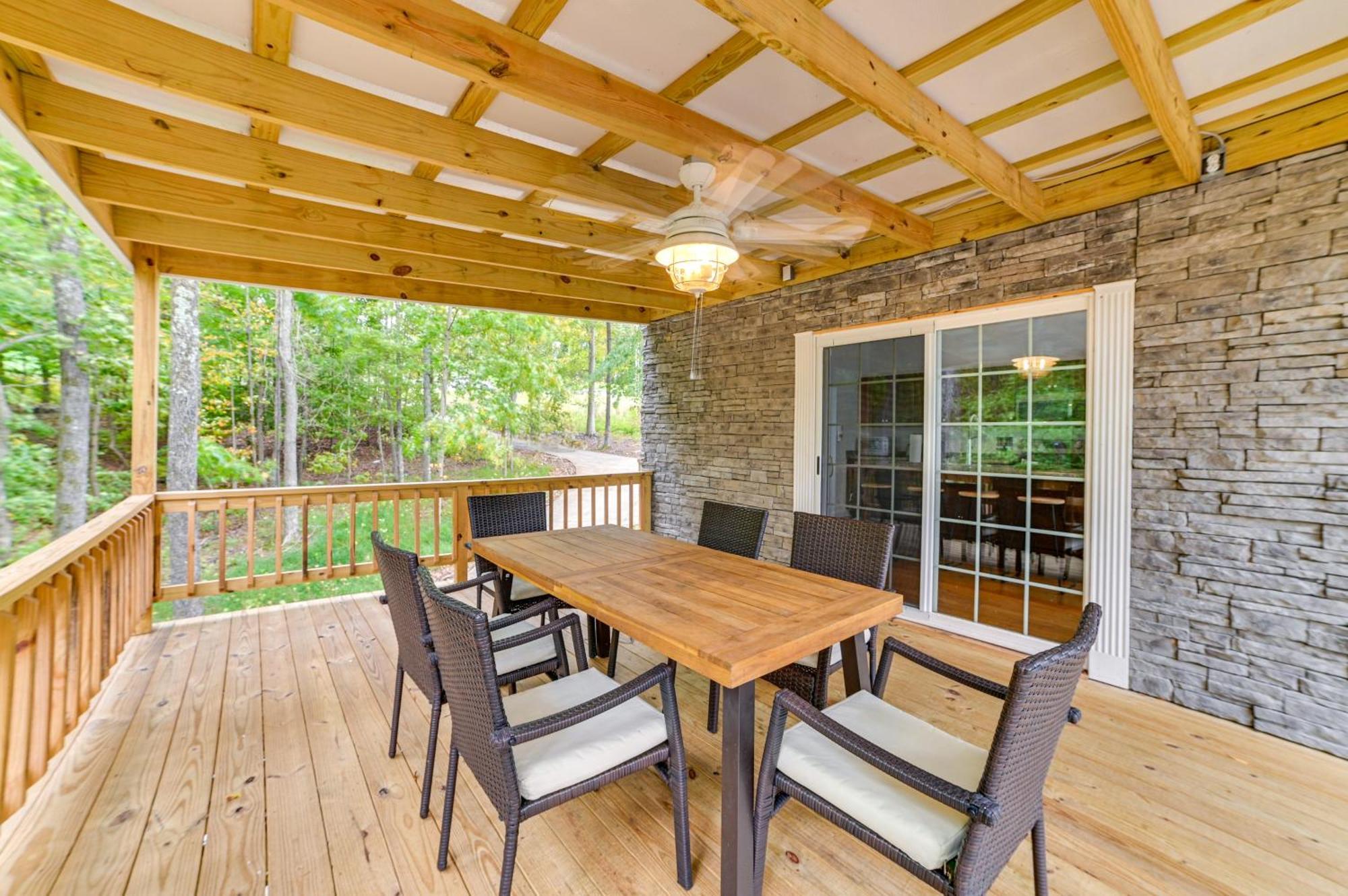 Family-friendly Escape With Deep Water Dock! *