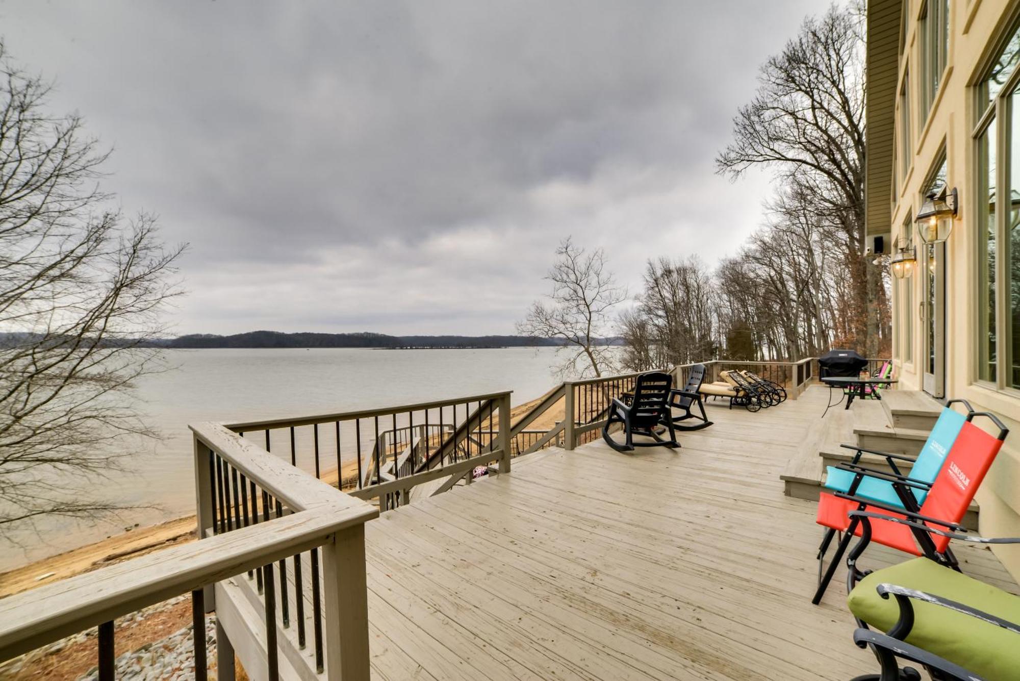 Holiday home Spacious Lakefront Kentucky Rental!