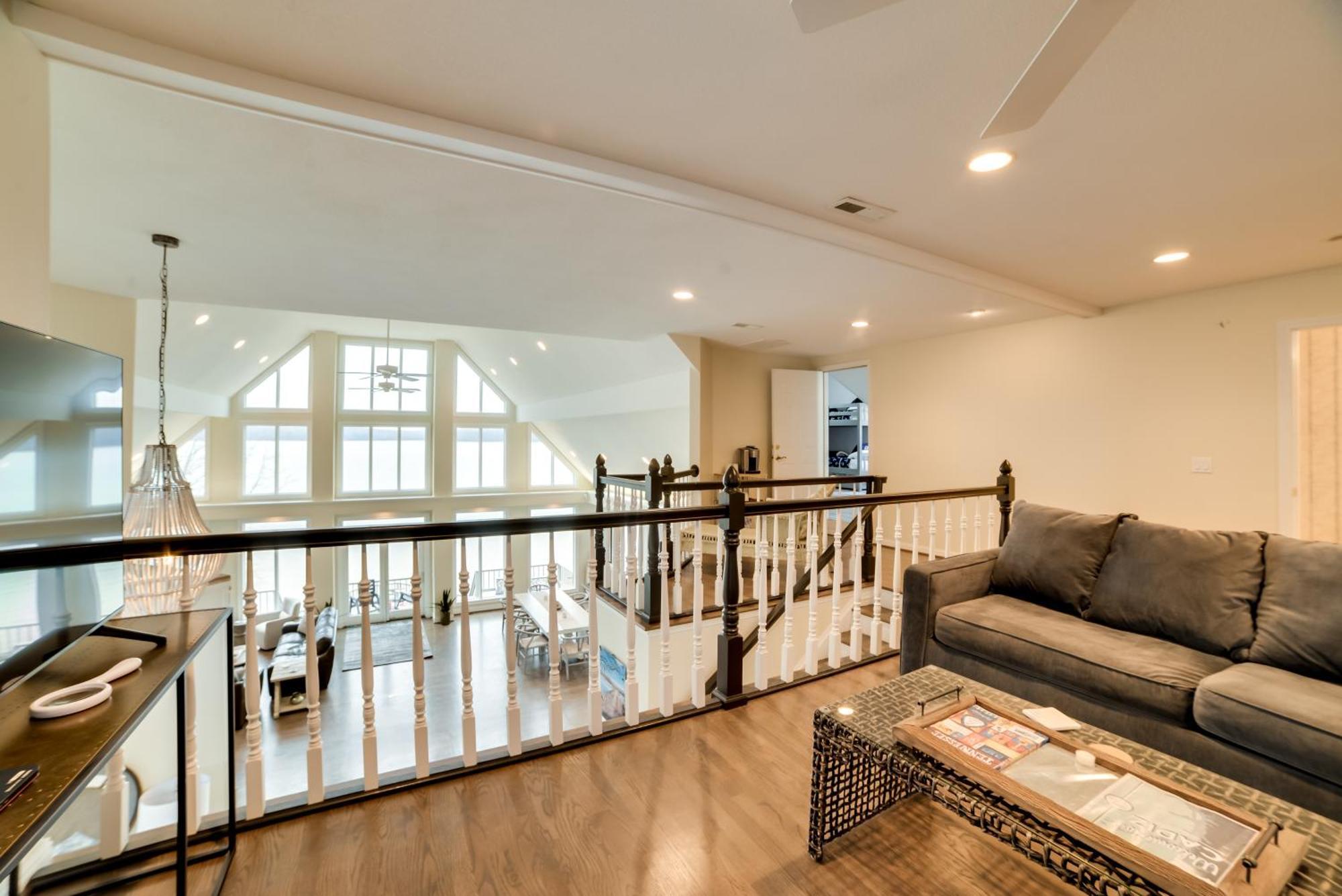 Spacious Lakefront Kentucky Rental! Holiday home
