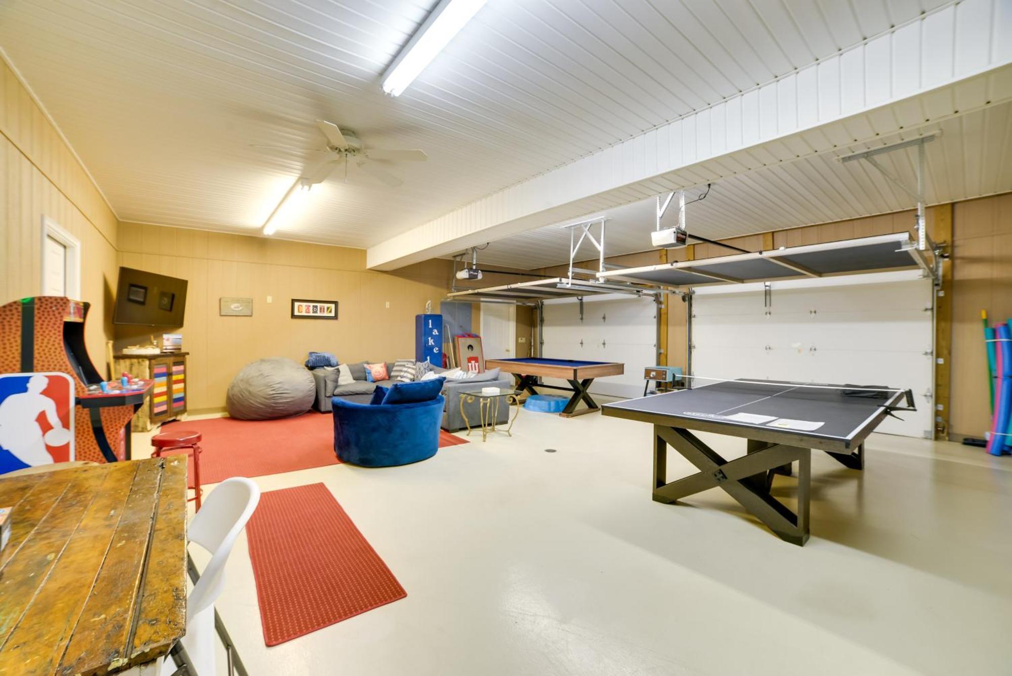Spacious Lakefront Kentucky Rental!