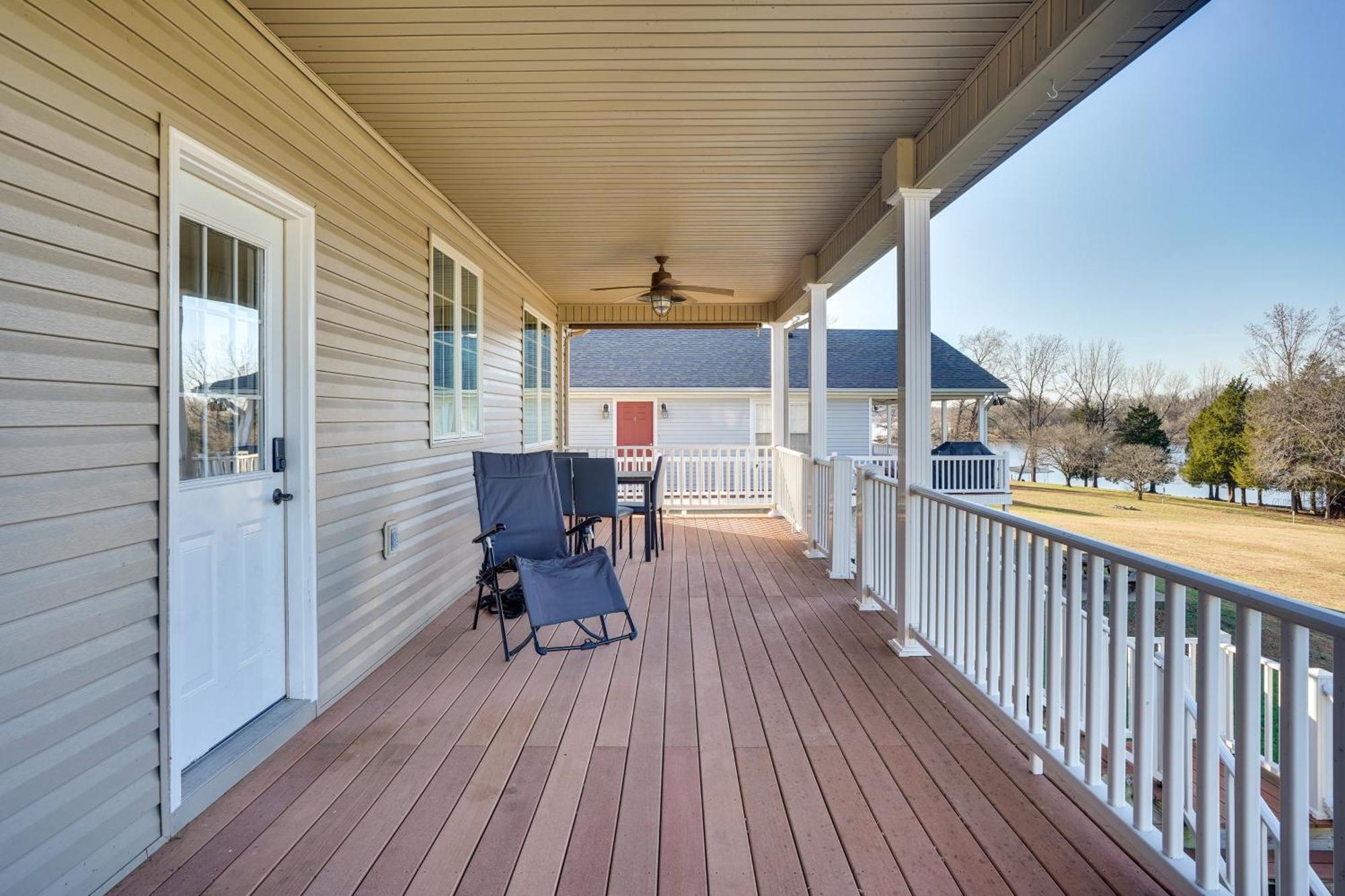 Hot Tub, Dock And Views Waterfront In Cadiz!