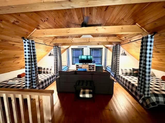 Tucked Away On The Ridge - Quiet Fall Retreat Holiday home Cadiz