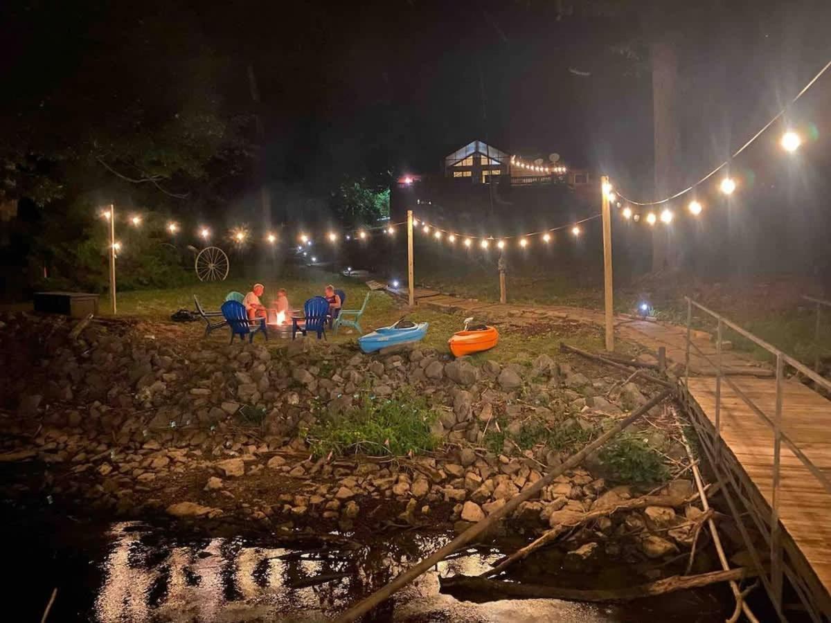 Views-dock-fish-jacuzzi-boat Service *