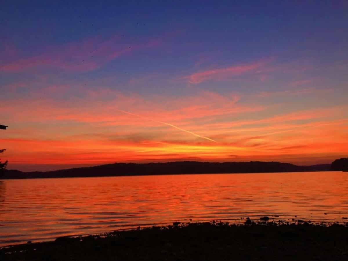 Holiday home Lakefront - Private Dock - Fishing & Swimming *