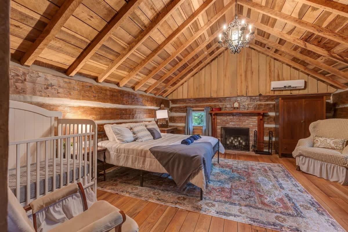 Hickory Haven - Stunning Views - Private Dock Holiday home *