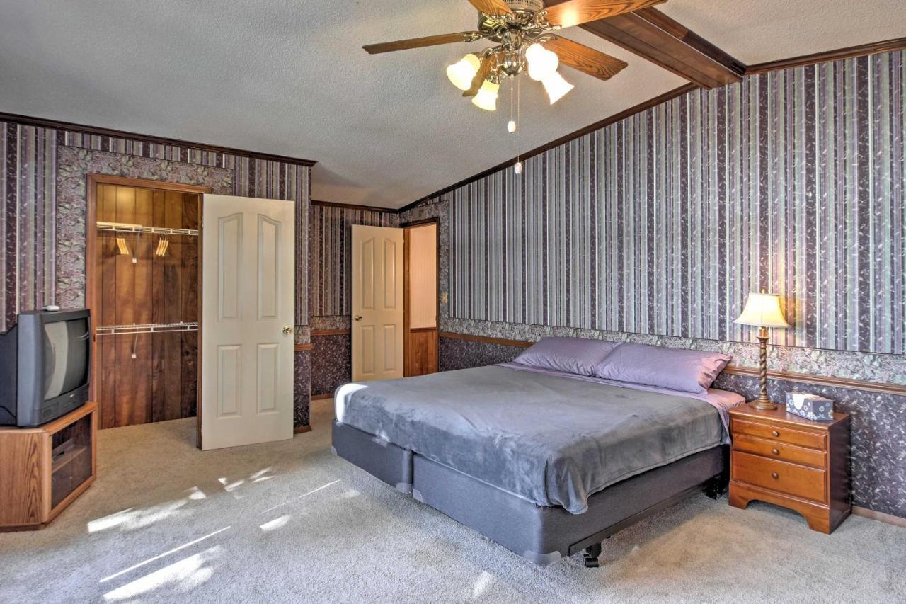 Captivating Hideaway With Deck On Barkley