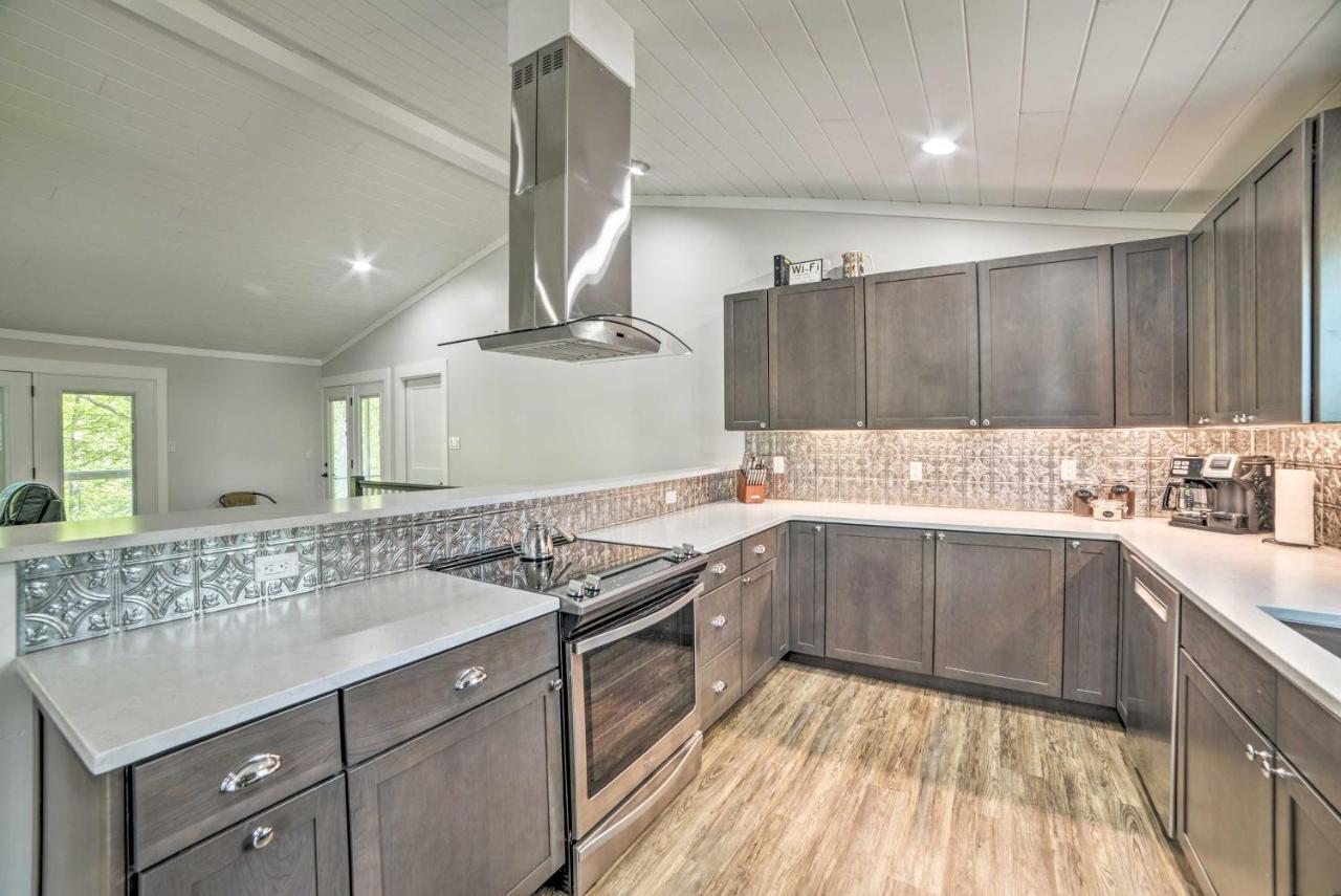 Barkley Waterfront With Deck And Boat Dock! Holiday home Cadiz