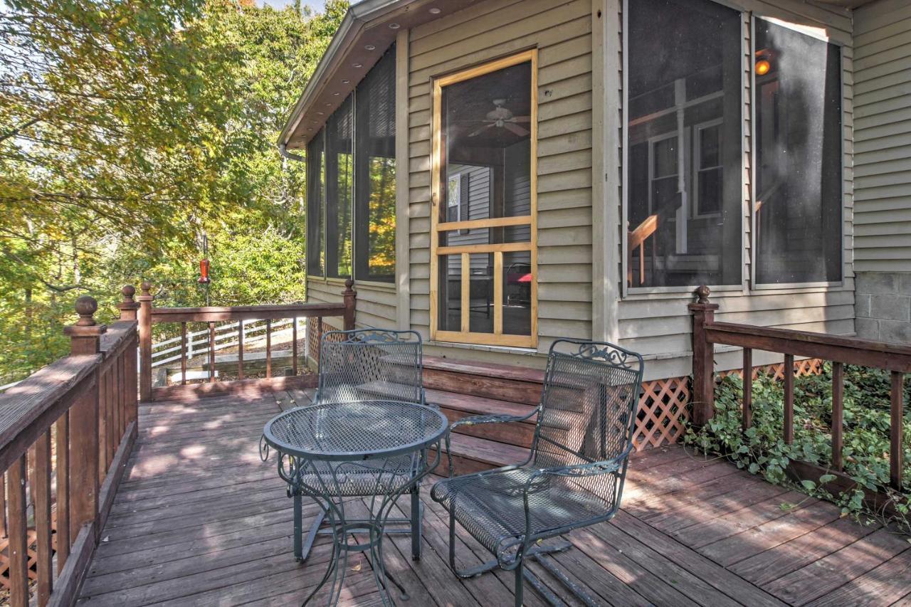 Captivating Hideaway With Deck On Barkley *